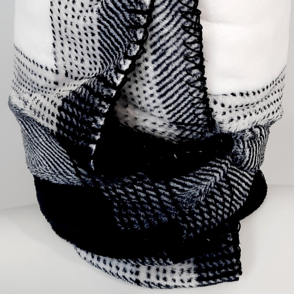 Victoria's Secret Black Checkers Blanket NWT - Picture 7 of 10